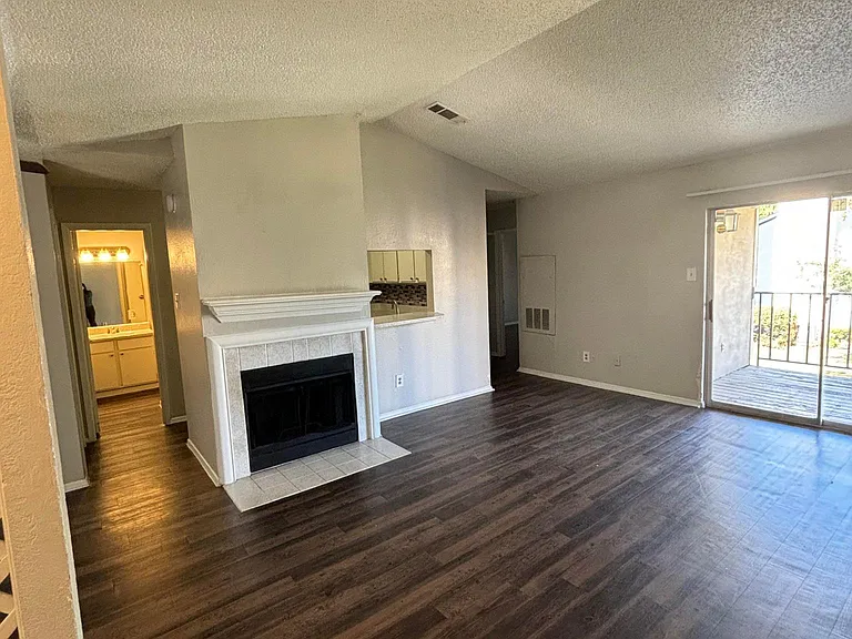 Oak Meadow Apartments — Photo 70