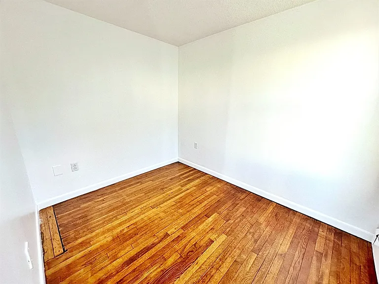 40 Jeffries St #3 — Photo 18
