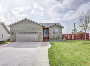 1477 Edinborough Dr, Rapid City, SD 57702