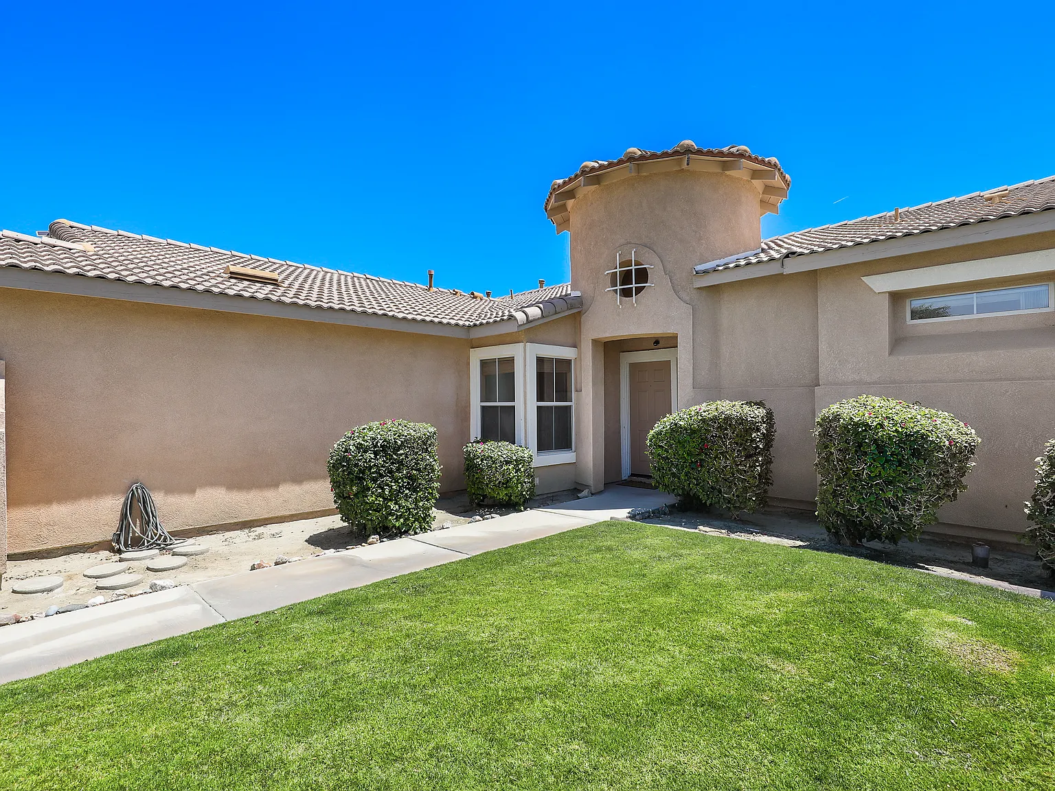 3 bed, 2188 sqft, $3,500 — Photo 2