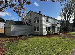 1704 W Main St, Cottage Grove, OR 97424