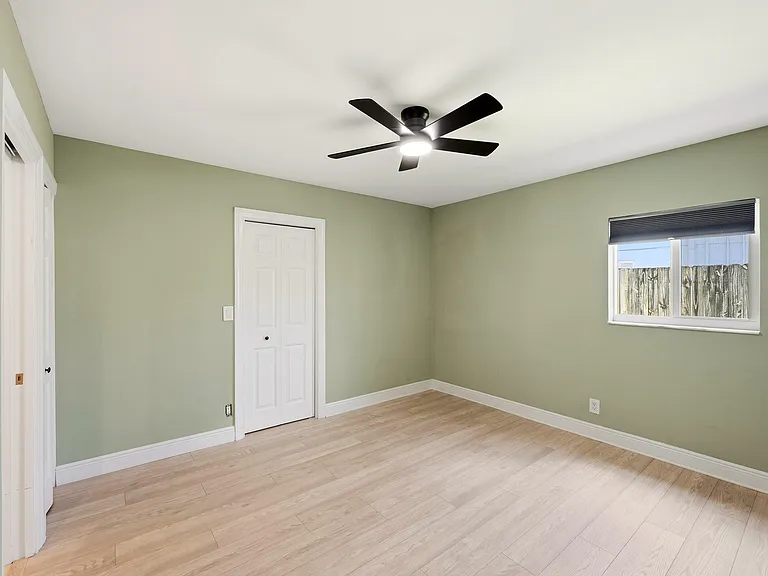 2811 NE 16th St — Photo 31
