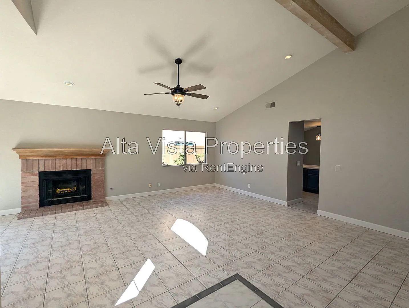 3 bed, 2.0 bath, 1554 sqft, $3,649 — Photo 2