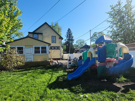 2nd image of 307 E Maple Ave