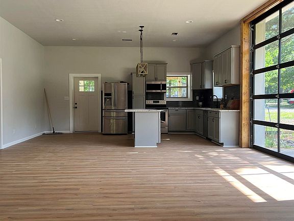 4th image of 1369 Edgemont Rd