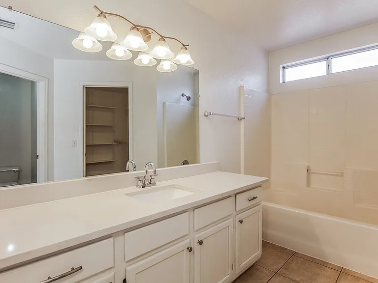 8745 W Tuckey Ln — Photo 10