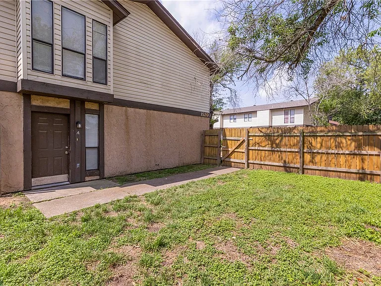1520 Hawk Tree Dr #A — Photo 15
