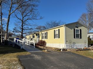 42 Acorn Dr, Taunton, MA 02780
