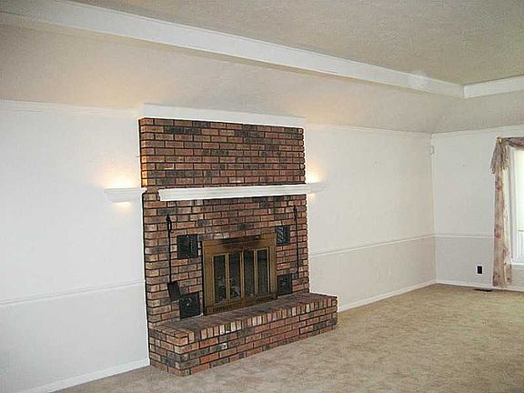 4th image of 7833 Warbler Ct