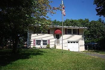 1st image of 18 Arrowhead Ln
