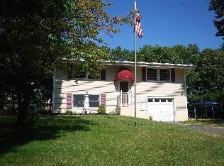 18 Arrowhead Ln, East Setauket, NY 11733