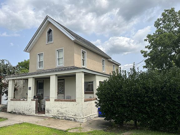 2nd image of 606 W Ocean Heights Ave