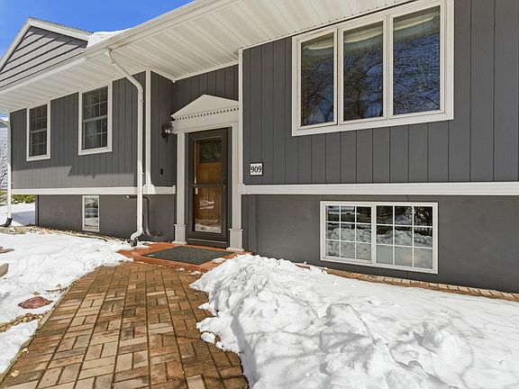 3rd image of 909 16th St SW