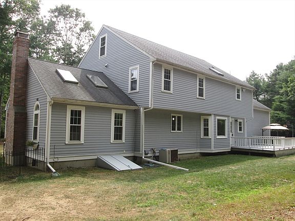 5th image of 26 Holly Tree Dr