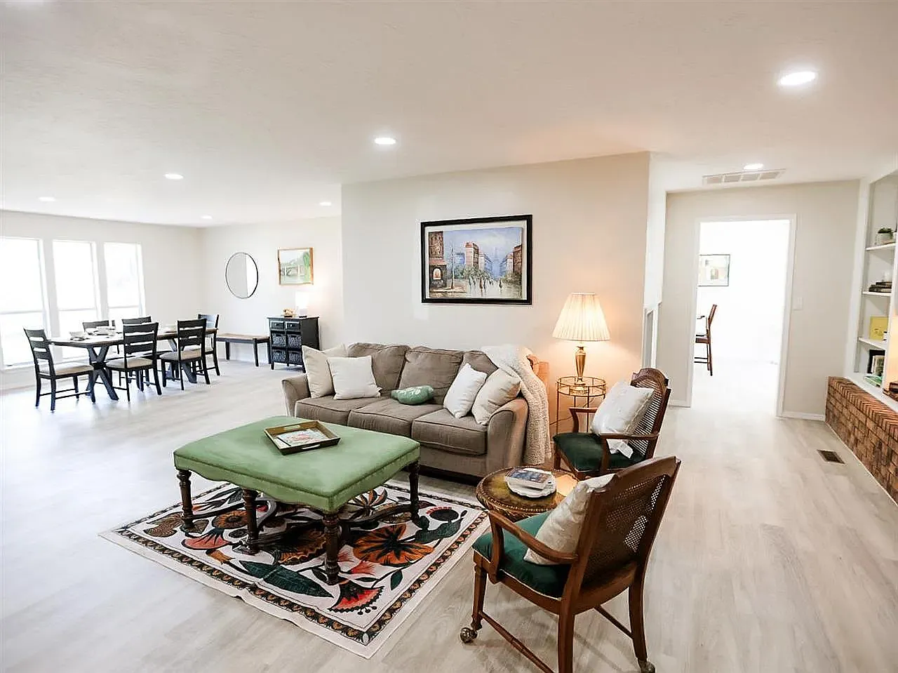 6 bed, 3652 sqft, $3,000 — Photo 2