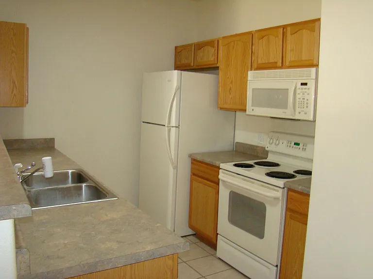 414 Robin Ct — Photo 2