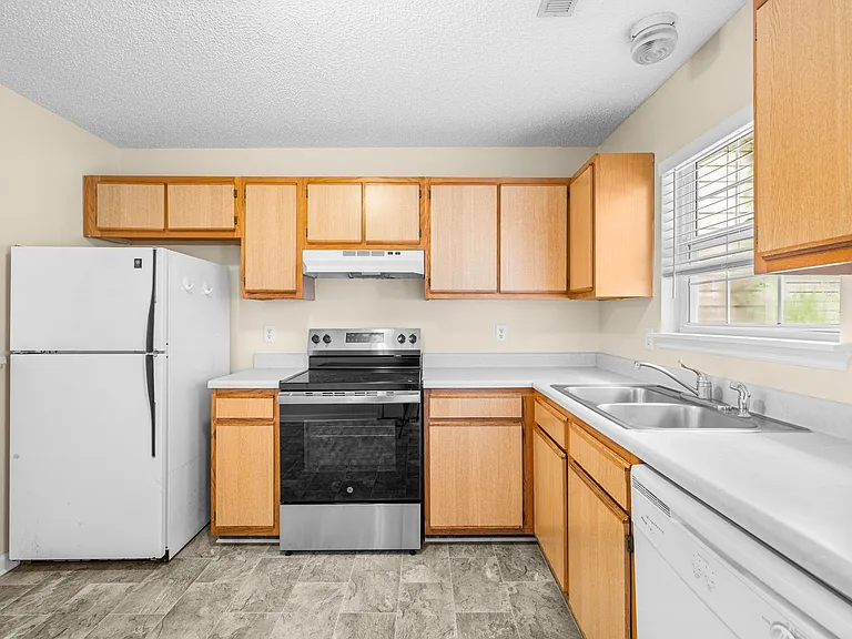 116 Live Oak Ct — Photo 10