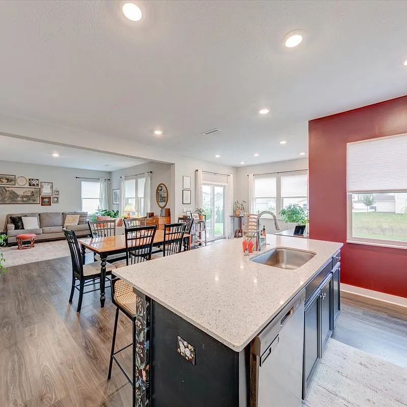 33 Hollister Way — Photo 3