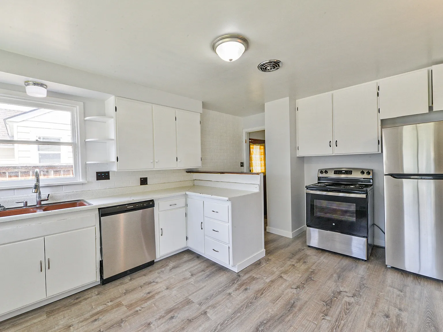 4702 N Post St — Photo 4