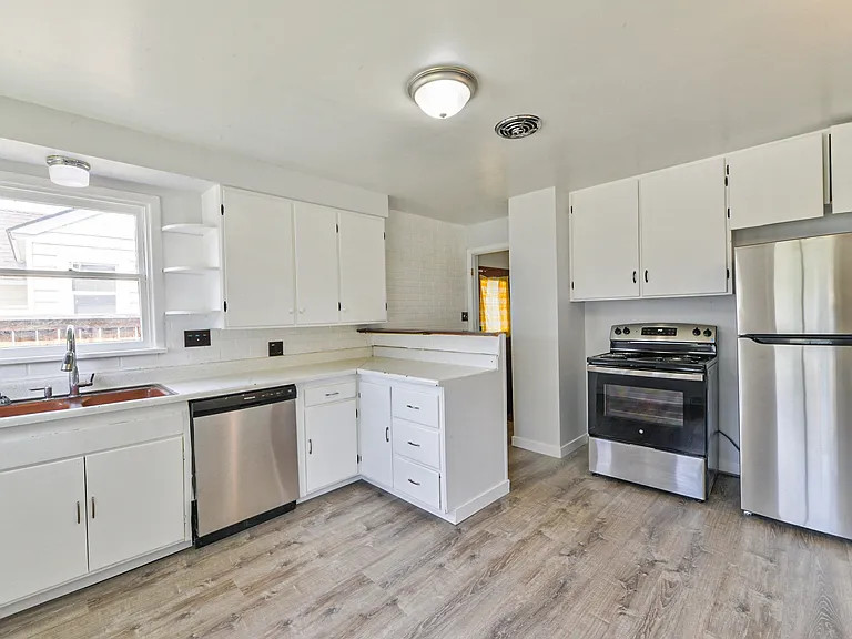 4702 N Post St — Photo 4