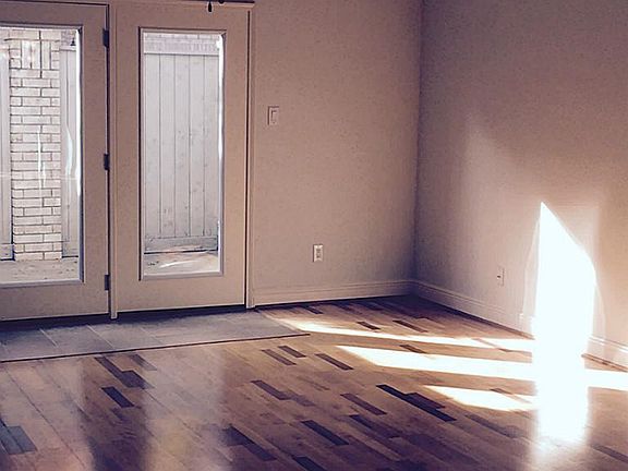 3rd image of 582 Wilcrest Dr #582
