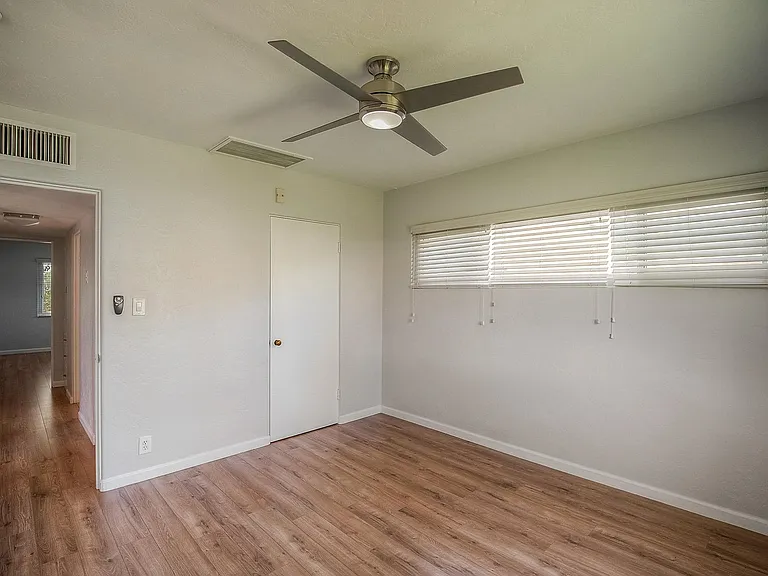 1526 W Windsor Ave — Photo 30