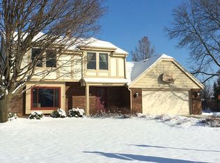N24W22416 Meadowood Ln, Waukesha, WI 53186