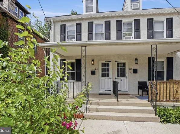 241 Fairview Rd, Crum Lynne, PA 19022
