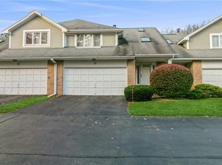 17 Running Brook Ln, Rochester, NY 14626