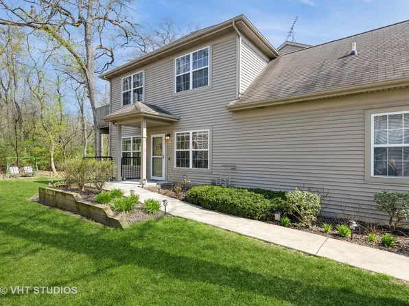 2831 Granite Ct, Crystal Lake, IL 60012