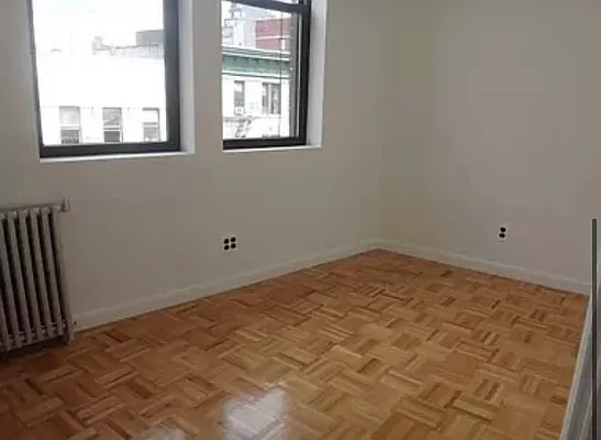 Rented by M.Grossman R.E. Management | media 10