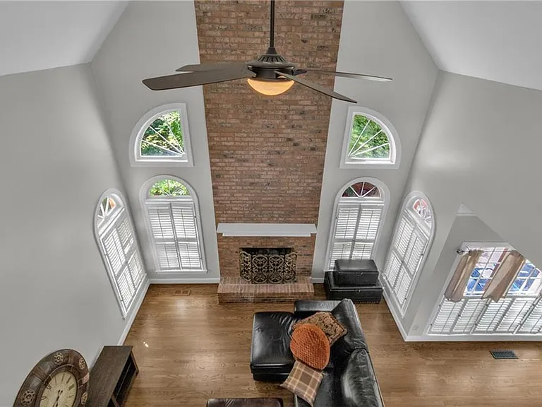 1085 Castle Pointe Ln — Photo 10