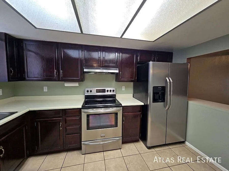 Spacious 3 Bedroom Glendale Home | Covered Patio | Great Location — Photo 2