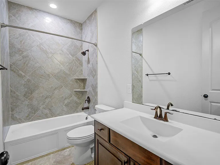 1644 Longwood Glen Ln — Photo 10