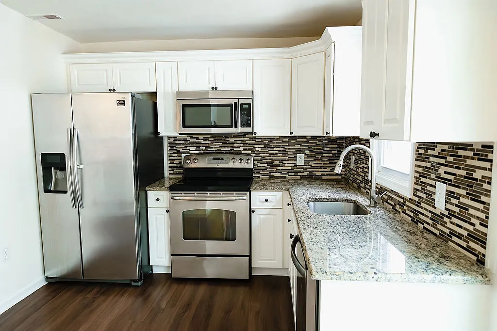 2 bed, 1.5 bath, 890 sqft, $1,675 — Photo 4