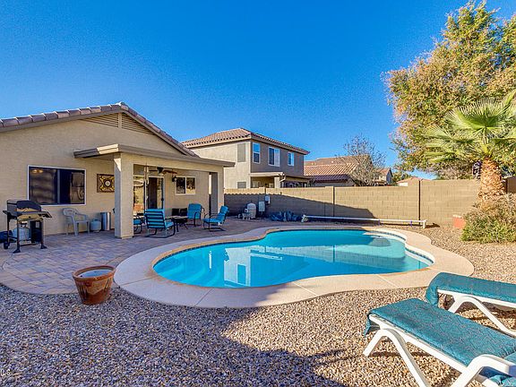 4th image of 1096 E Lakeview Dr
