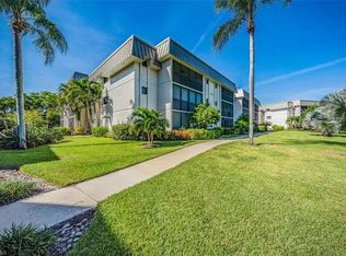 788 Park Shore Dr APT F20, Naples, FL 34103