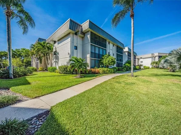 788 Park Shore DR #F20, NAPLES, FL 34103