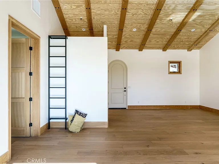 37219 Quarter Valley Rd — Photo 13