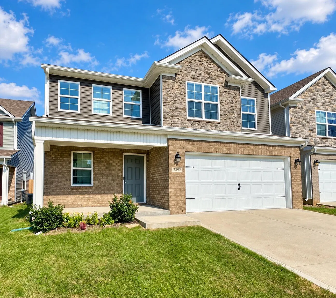 4 bed, 2.5 bath, 1968 sqft, $2,300 — Photo 1