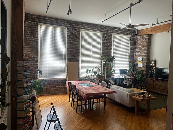 5th image of 517 Soraparu St #303