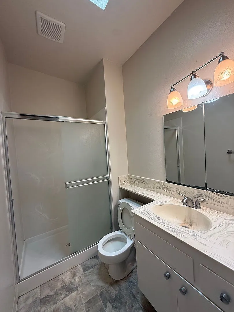 Charming 3-Bedroom, 2-Bathroom Duplex In West Davis. - $500 Off First Month's Rent! — Photo 3