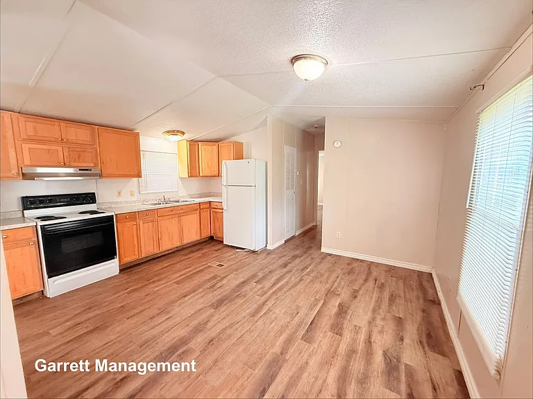 916 Iroquois Dr — Photo 6