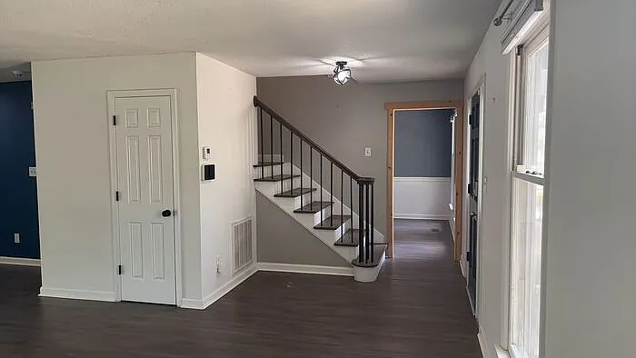 3 bed, 3.0 bath, 2218 sqft, $2,500 — Photo 4