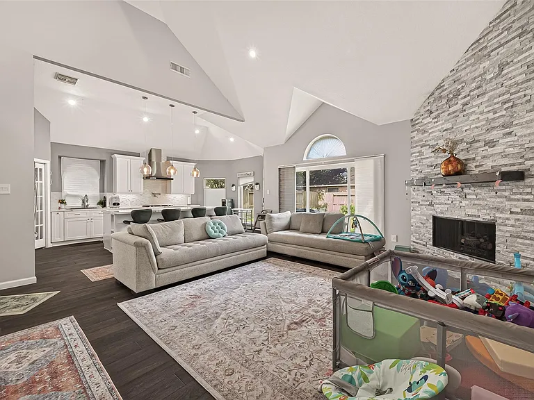 6514 Kings Summit Dr — Photo 13