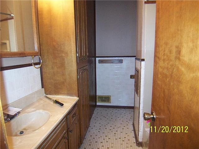 2nd image of 600 Dale St SW