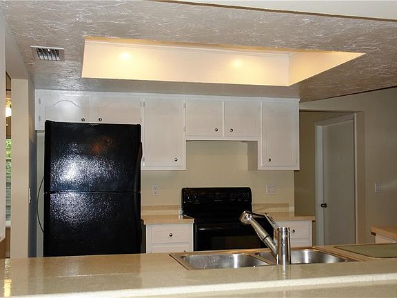 4th image of 606 SE 20th Ct