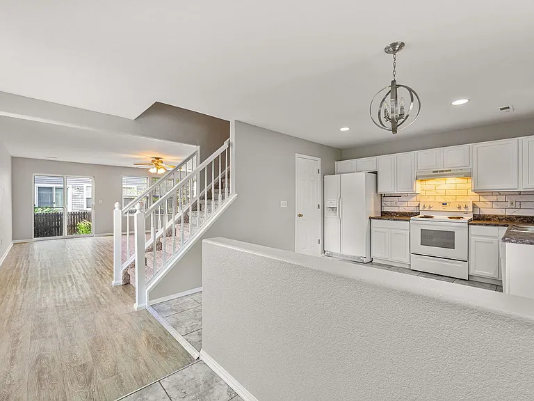 7857 S Kittredge Cir — Photo 16