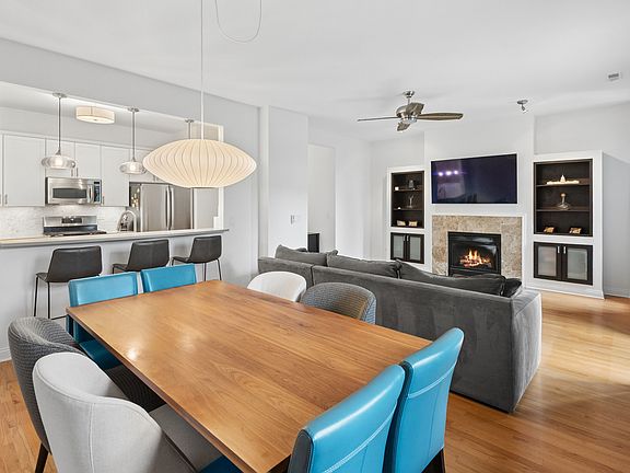 3rd image of 4717 N Clark St APT 3N
