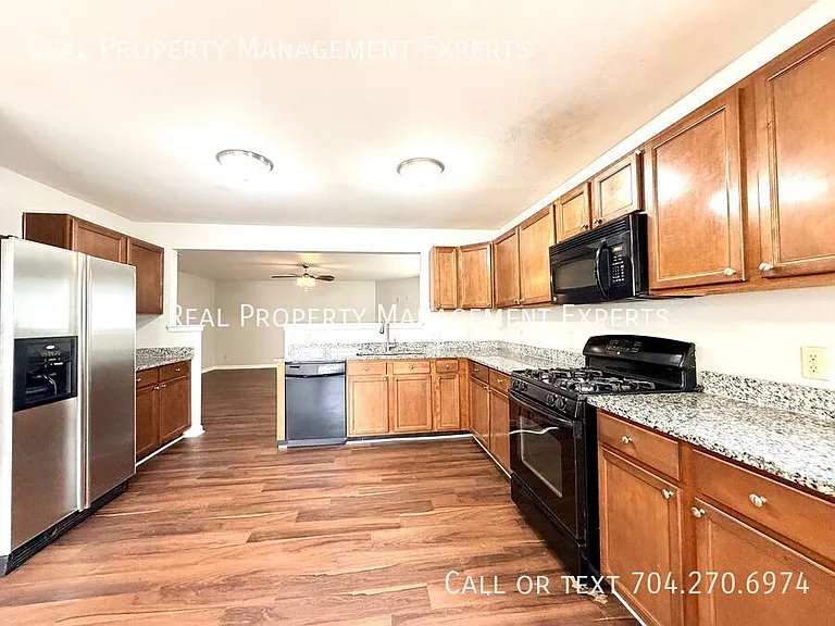 8609 Old Potters Rd — Photo 3